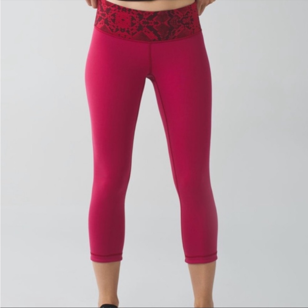 EUC LULULEMON WUNDER UNDER III SNAKE SKIN REVERSIBLE